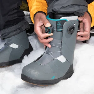 SNOWBOARD BOOTS